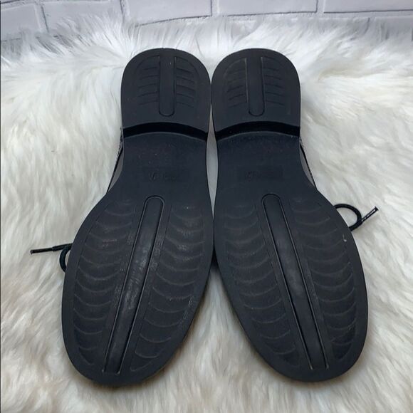 Tribeca Kenneth Cole Closed Call Oxford‎ Sz 8.5